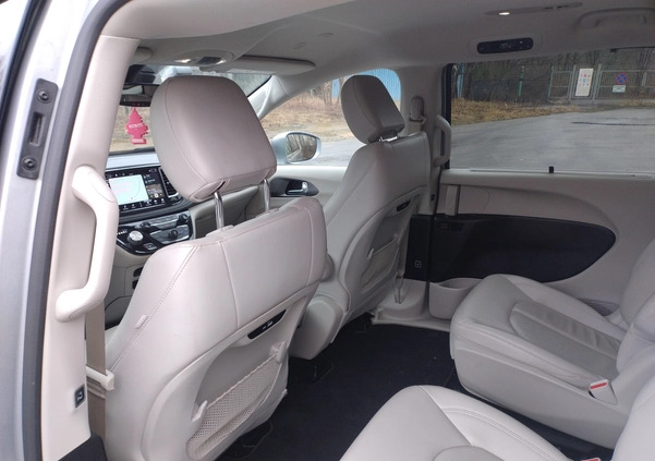 Chrysler Pacifica cena 171585 przebieg: 80500, rok produkcji 2021 z Czersk małe 232